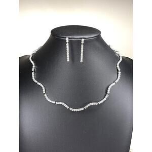 Necklace & Earrings Set Wavy Clear Silver N16